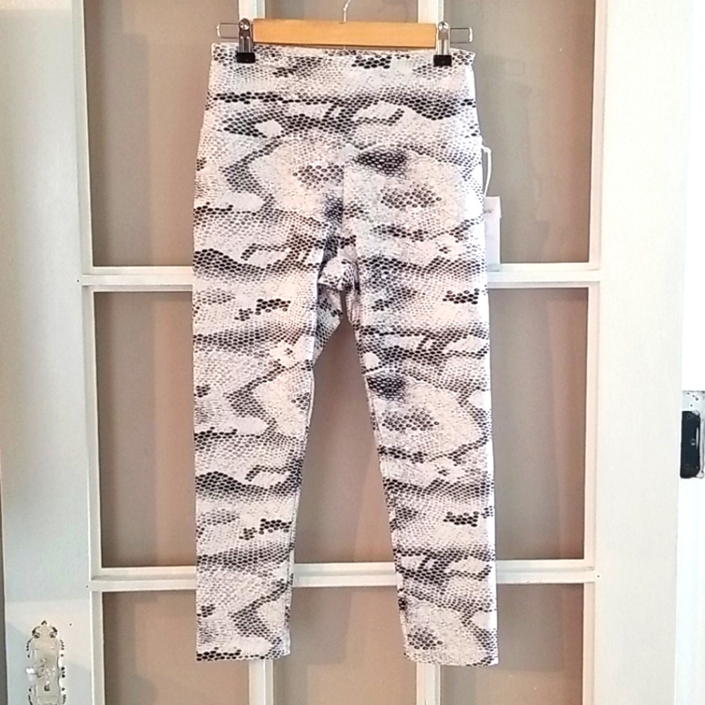 NWT capri Balance Collection leggings. M